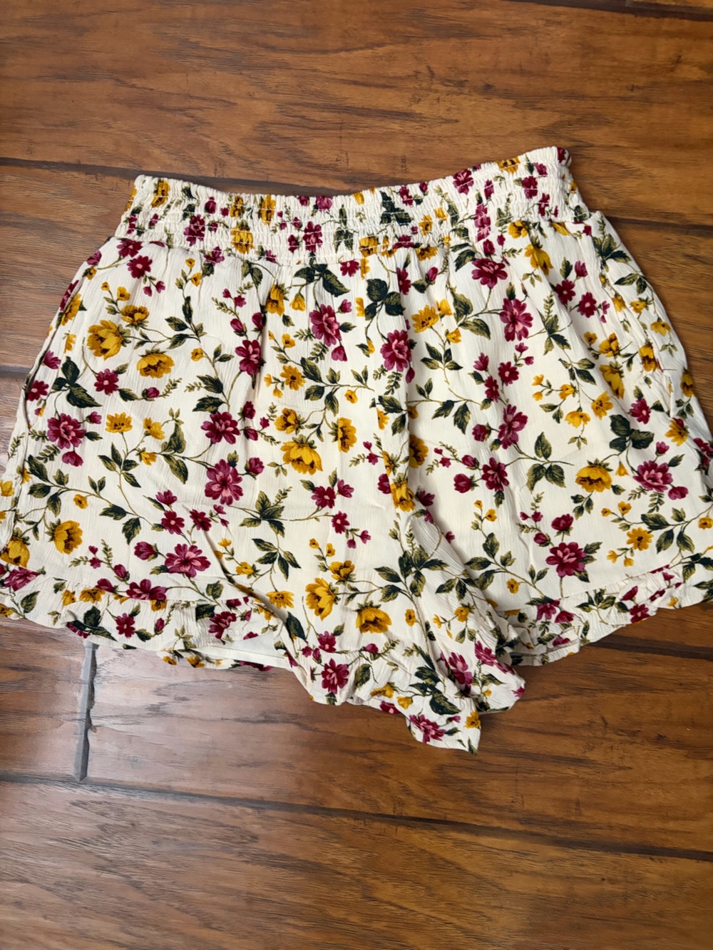 🌼 American Eagle Boho Floral Shorts – Women's Size M 🌼